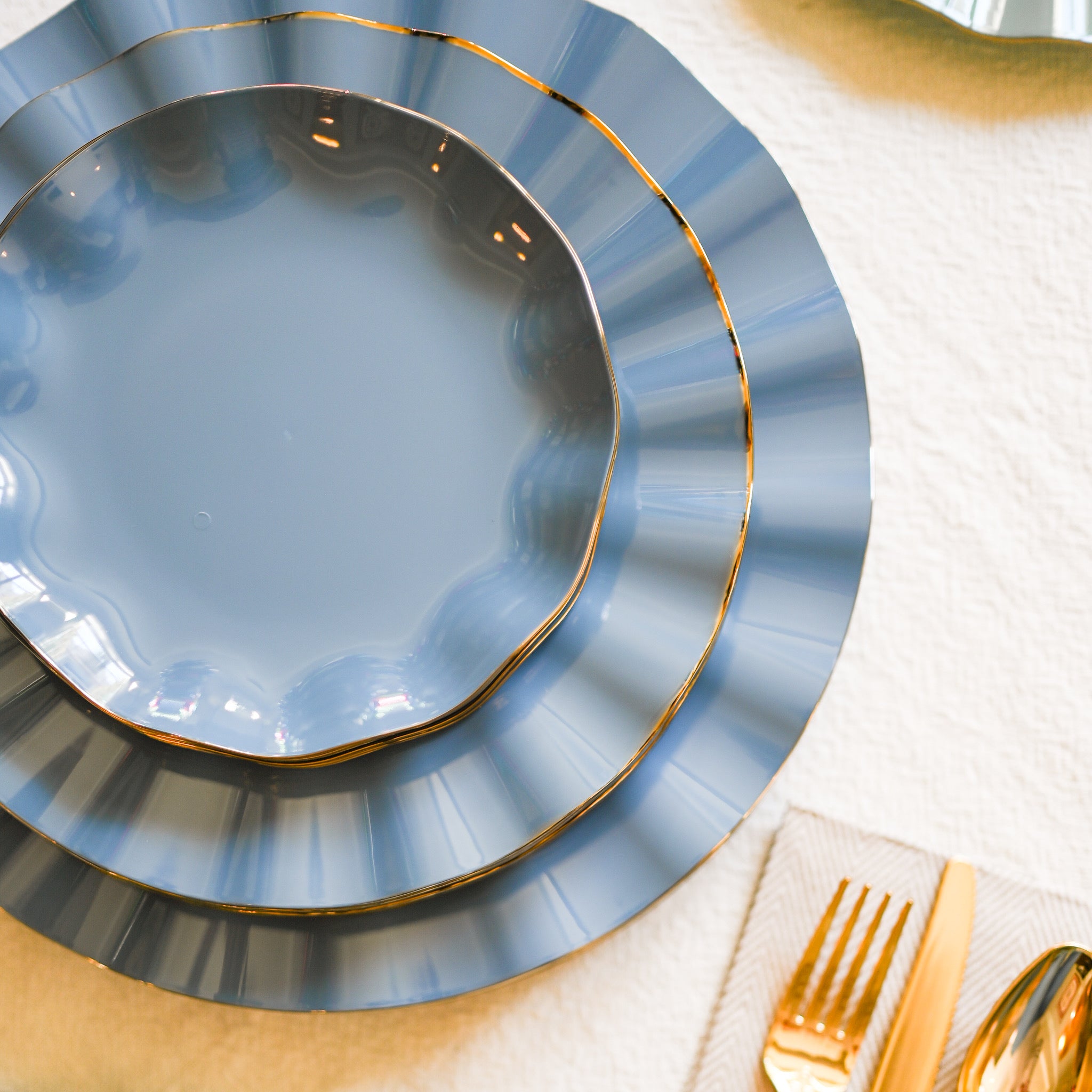 Premium Plastic Plates with Wavy Rim- Cool Blue (10pcs)