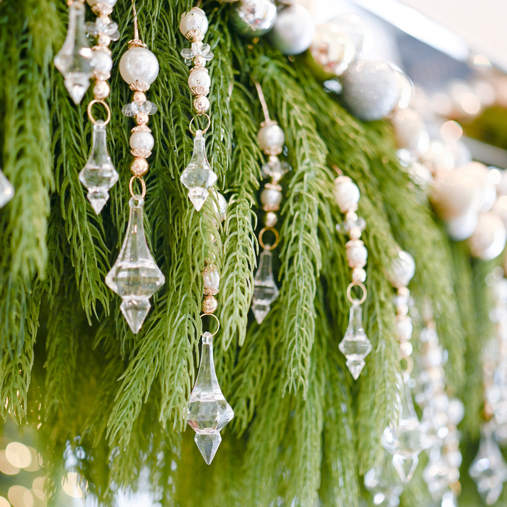 Bijoux Pearl and Crystal Dripping Spray (32.5")